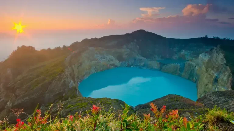 Kelimutu crater lake, Flores